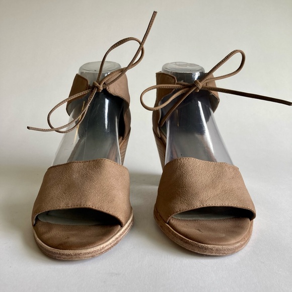 Eileen Fisher Cream Leather Heeled Slingbacks size 10 - Picture 10 of 16